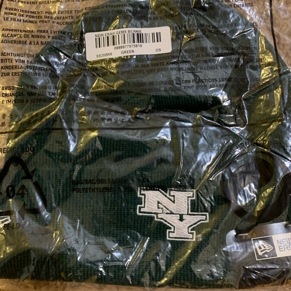 Supreme beanie hat - Picture 2 of 3